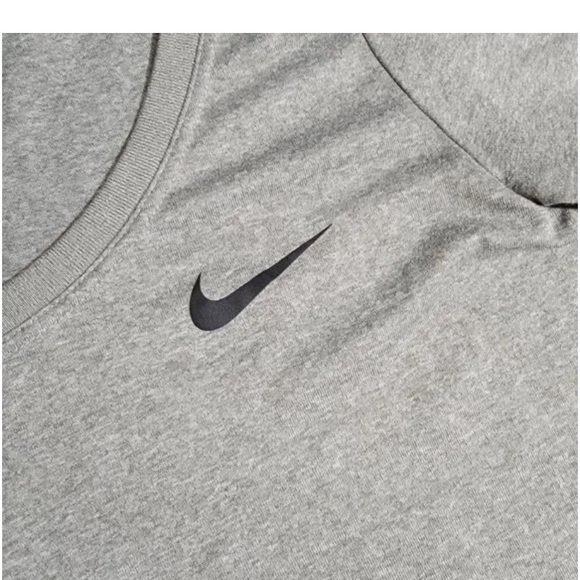 Plain grey Nike Dri-Fit tee shirt - Picture 2 of 5
